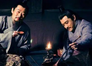 周景：东汉时期名臣，曾与杨秉一同奏免贪吏五十余人