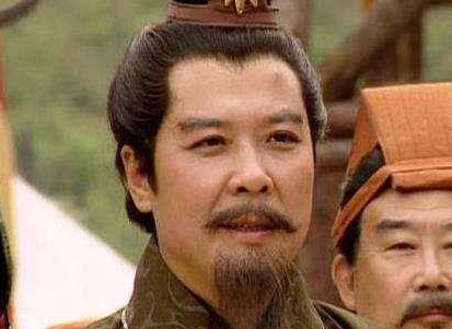 刘关张三人刘备的年龄不是最大，为何能当大哥？