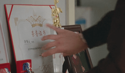 《底线》为什么说唐啸云的作案工具，是对母亲的报复？