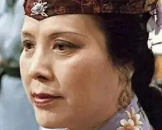 红楼梦中邢夫人是什么出身？她嫁入贾府算是高攀吗?