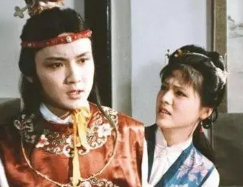 红楼梦中贾宝玉和袭人初试云雨，袭人是被动接受的吗？