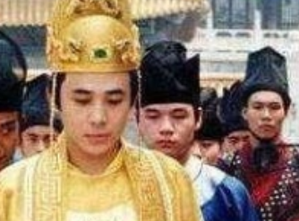 清代《白牡丹》第二十八回讲了什么故事？