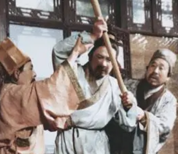 红楼梦中贾政对宝玉下狠手的原因是什么?