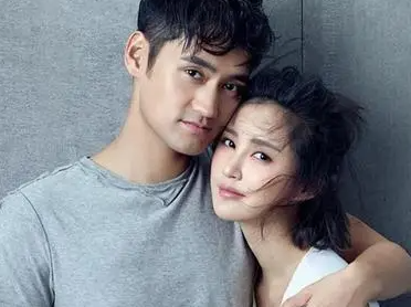 新剧《风雨上海滩》开播，靳东剧中表现如何？
