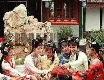 红楼梦第九十四回：宴海棠贾母赏花妖，失宝玉通灵知奇祸