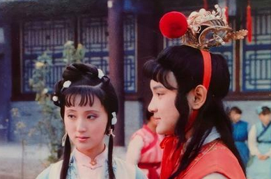 《红楼梦》贾宝玉做了一件事，背后是王夫人和贾母的较量