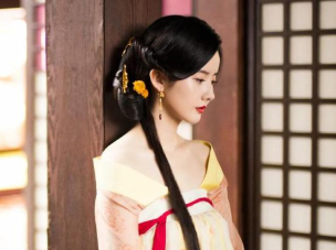 《嫣语赋》师小小的真实身份是什么？
