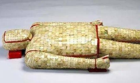 汉代帝王下葬都穿着金缕玉衣吗？