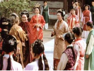 红楼梦薛家长住贾府真的受人尊敬吗？真相是什么