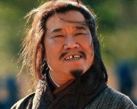 此人能力不输庞统，为何最后被贬为平民？