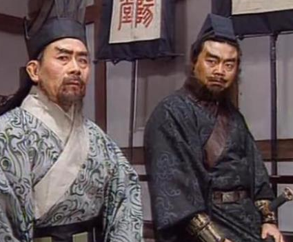 刘备在位时压制诸葛亮等人的权力 刘备为什么要这么做