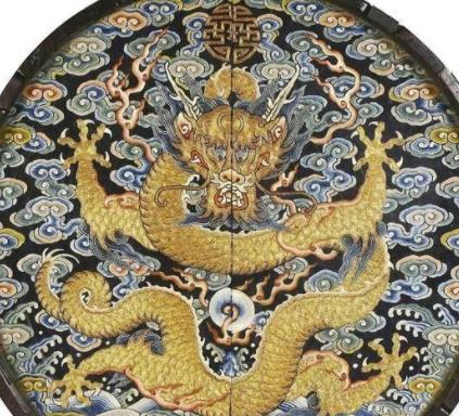 怡贤亲王能穿金黄色朝服的原因是什么？