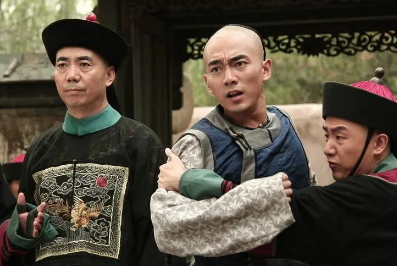 《施公案》的艺术性比前代有所增强，主要体现在哪些方面？