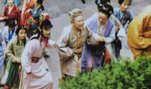 《红楼梦》一直端庄有礼的薛宝钗为何也有憋不住的时候？