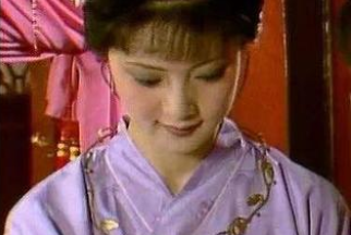 《红楼梦》袭人和宝玉走近的时候，薛宝钗什么反应？
