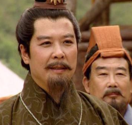 刘备当初没有地盘也没有什么人马 群雄为何都给刘备面子