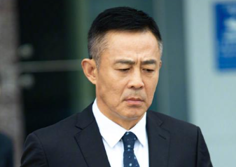 《麓山之歌》是参考了现实中的企业吗？