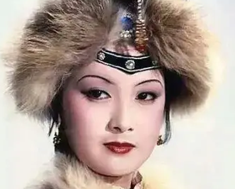 红楼梦中王熙凤知道鲍二家的死后，是什么表现？