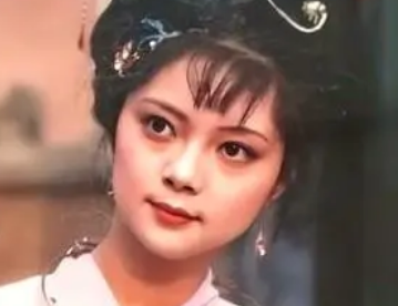 红楼梦中宝钗真的是个富丽闲妆之人吗？