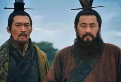 孔融让梨家喻户晓 曹操杀孔融的罪名为什么是不忠不孝
