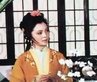 红楼梦中香菱与宝玉是什么关系？