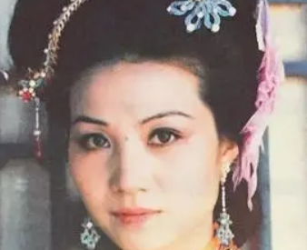 红楼梦中的赵姨娘是个什么样的人物？真实形象如何？