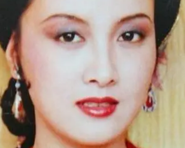 红楼梦中王夫人与李纨二人之间有何相似之处？
