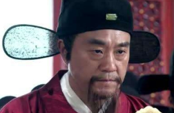 大臣穿破衣服上朝，皇帝为何杀他？