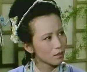 红楼梦中在螃蟹宴上李纨做了什么事情？她为何要摸平儿