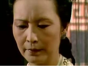 红楼梦中探春打了王善保家的后，王熙凤是什么表现？