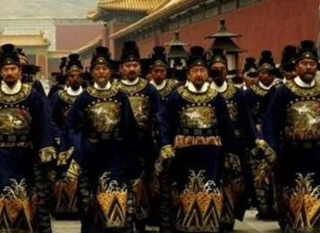 彭时入仕后，他在政治方面有哪些作为与成就？