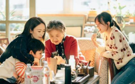 《心居》定档3月17日播出，海报散发着满屏的烟火气息