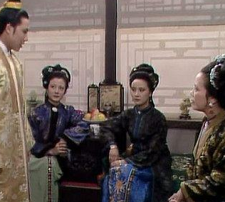 红楼梦王熙凤过生日时，都发生了什么时事情?