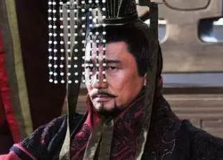 楚顷襄王：战国时期楚国国君，在位时楚国已处于衰落状态