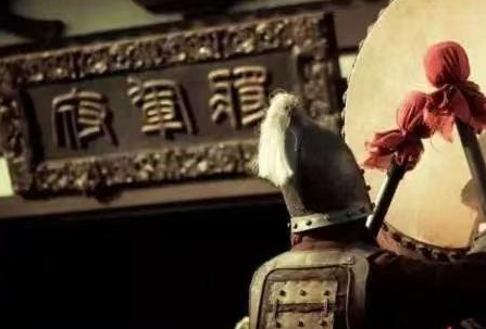 古代鸣金收兵撤回大军 这个金指的是金子吗