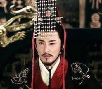 历史上哪两位明君的生平经历相似？