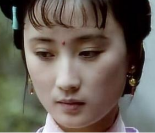 红楼梦中香菱为何能读诗？她识字吗？