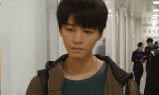 《重生之门》庄文杰为什么不信任罗坚？