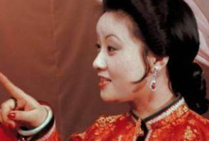 《红楼梦》凤姐和贾琏合谋做坏事，平儿为何说要好处？
