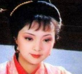 红楼梦中宝钗总是带着金项圈和红麝串，是因为什么?