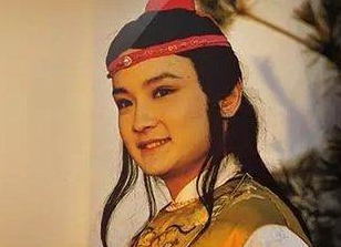 红楼梦中薛宝钗为什么不规劝亲哥哥薛蟠好好读书，反而关心贾宝玉？