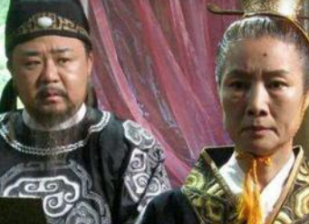 武则天登上皇位后选择李显作为接班人，原因是什么？