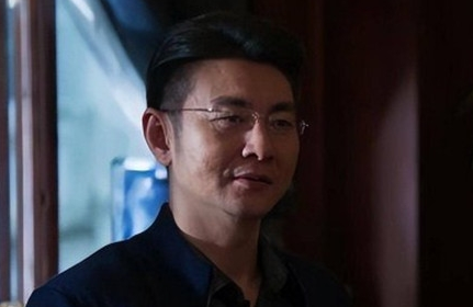 《罚罪》赵鹏展的腿为什么会瘸 瘸腿的原因是什么