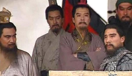 陈宫觉得吕布难成大事想换主时，为何刘备不是首选？