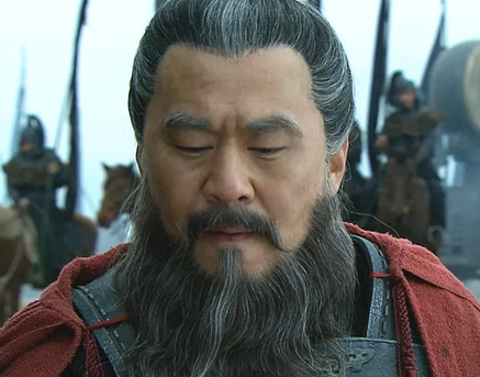 华雄在连杀四将的时候 曹操为什么不让手下人出战