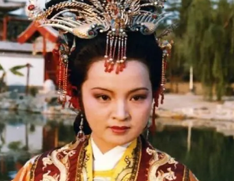 红楼梦中元春的笑中，蕴藏了多少悲伤？