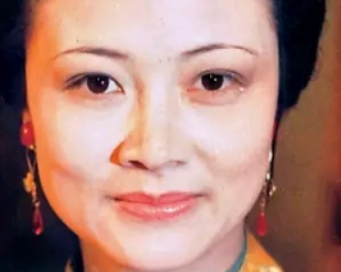 红楼梦中尤氏是如何在贾府这个豪门中生存下去的？