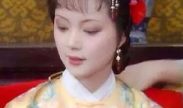 《红楼梦》薛宝钗为什么要处处辖制宝琴？是因为嫉妒宝琴吗？