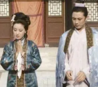 红楼梦中王熙凤是如何与贾琏相处的？