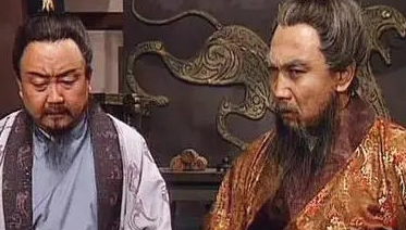 在曹操的谋士之中，为什么贾诩可以第一个封侯？